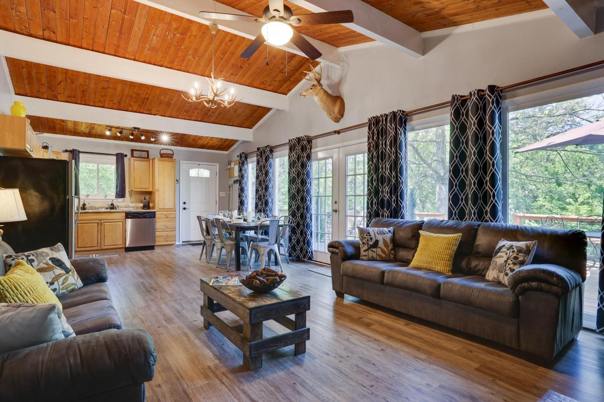 Chic And Stylish Home Hot Tub,4 Bedrooms, Game Movie Room, Firepit, Arcades, Playground On Site 2 Min Walk From Pool And Lake Tobyhanna Exterior foto