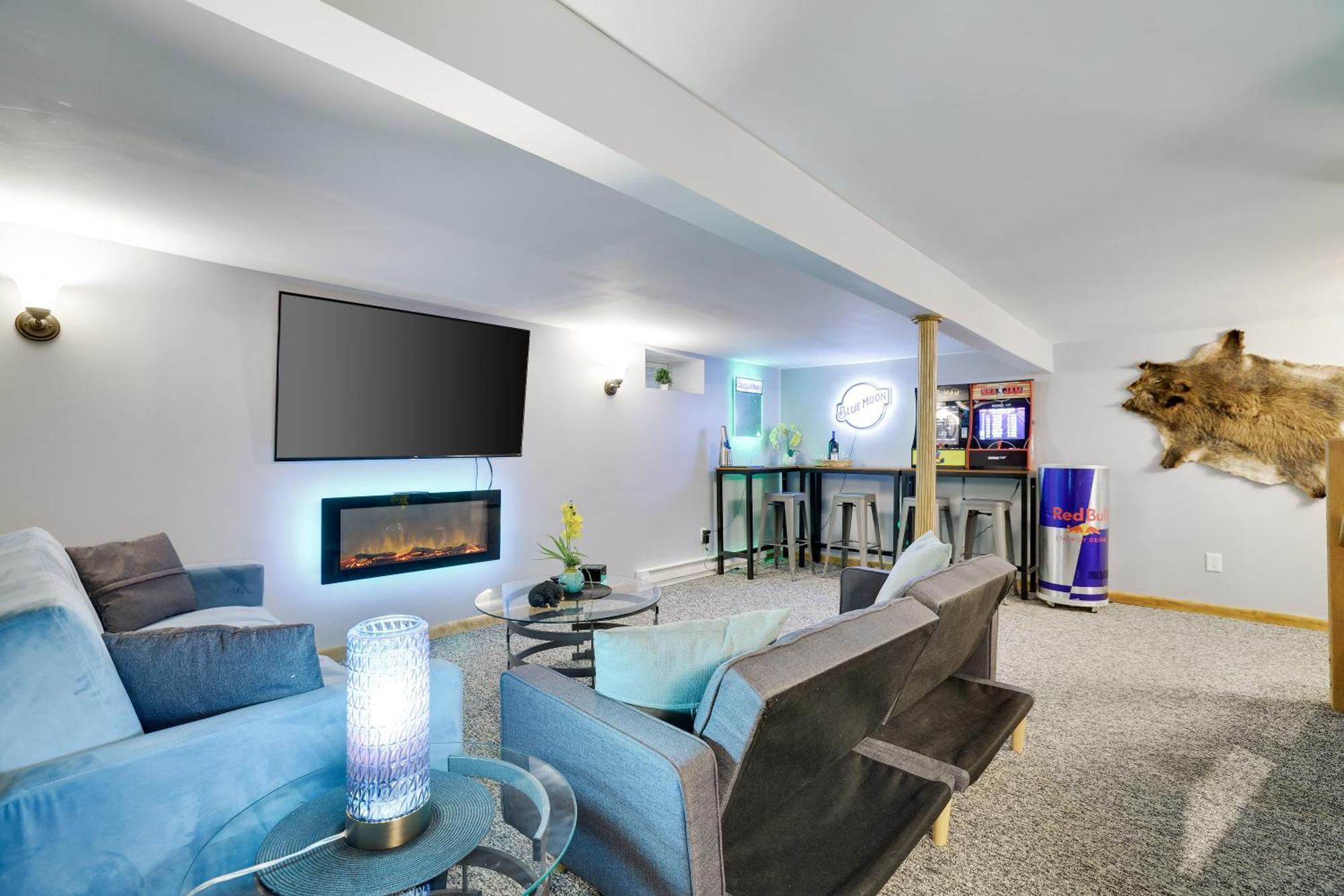 Chic And Stylish Home Hot Tub,4 Bedrooms, Game Movie Room, Firepit, Arcades, Playground On Site 2 Min Walk From Pool And Lake Tobyhanna Exterior foto